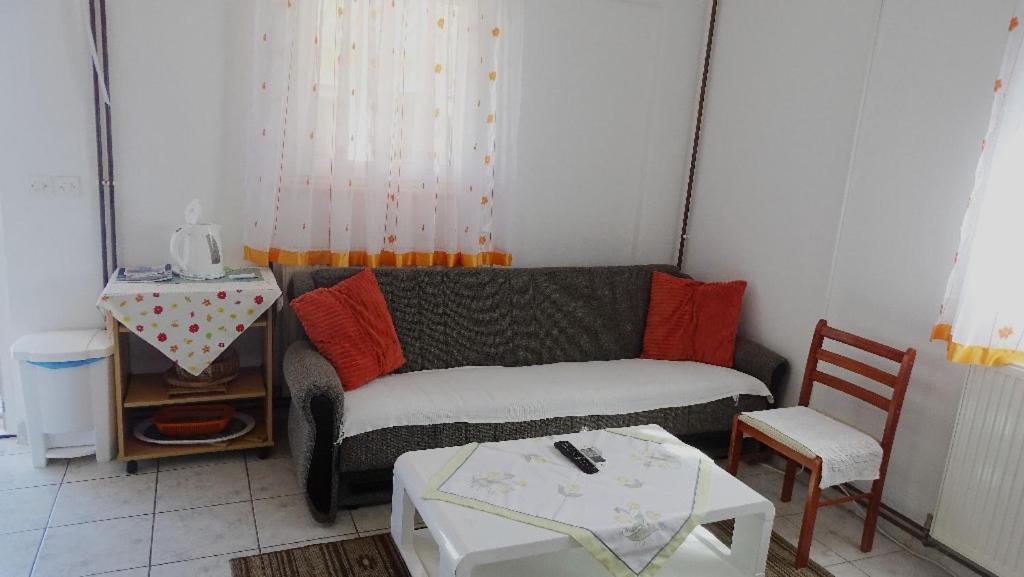 Studio Apartman I Mali Apartman فير المظهر الخارجي الصورة