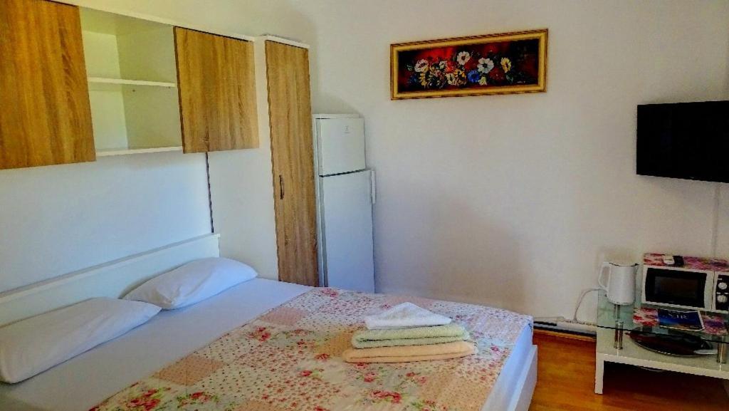 Studio Apartman I Mali Apartman فير المظهر الخارجي الصورة