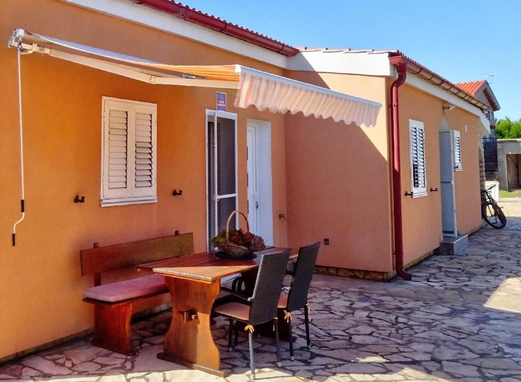 Studio Apartman I Mali Apartman فير المظهر الخارجي الصورة