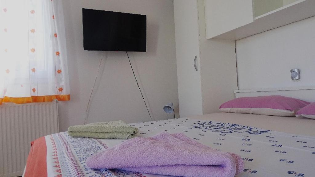 Studio Apartman I Mali Apartman فير المظهر الخارجي الصورة