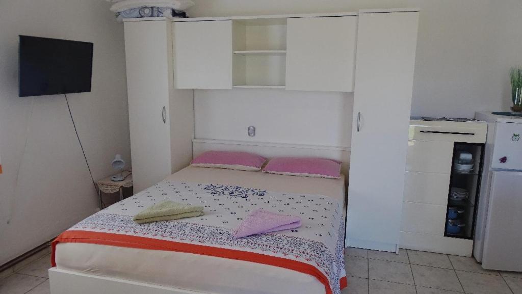 Studio Apartman I Mali Apartman فير المظهر الخارجي الصورة