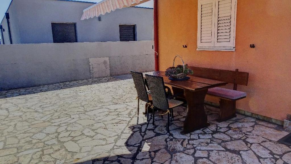 Studio Apartman I Mali Apartman فير المظهر الخارجي الصورة